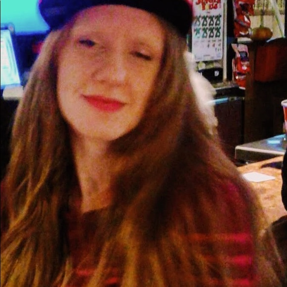 Meet your Posher, Jessica - Picture 3 of 4